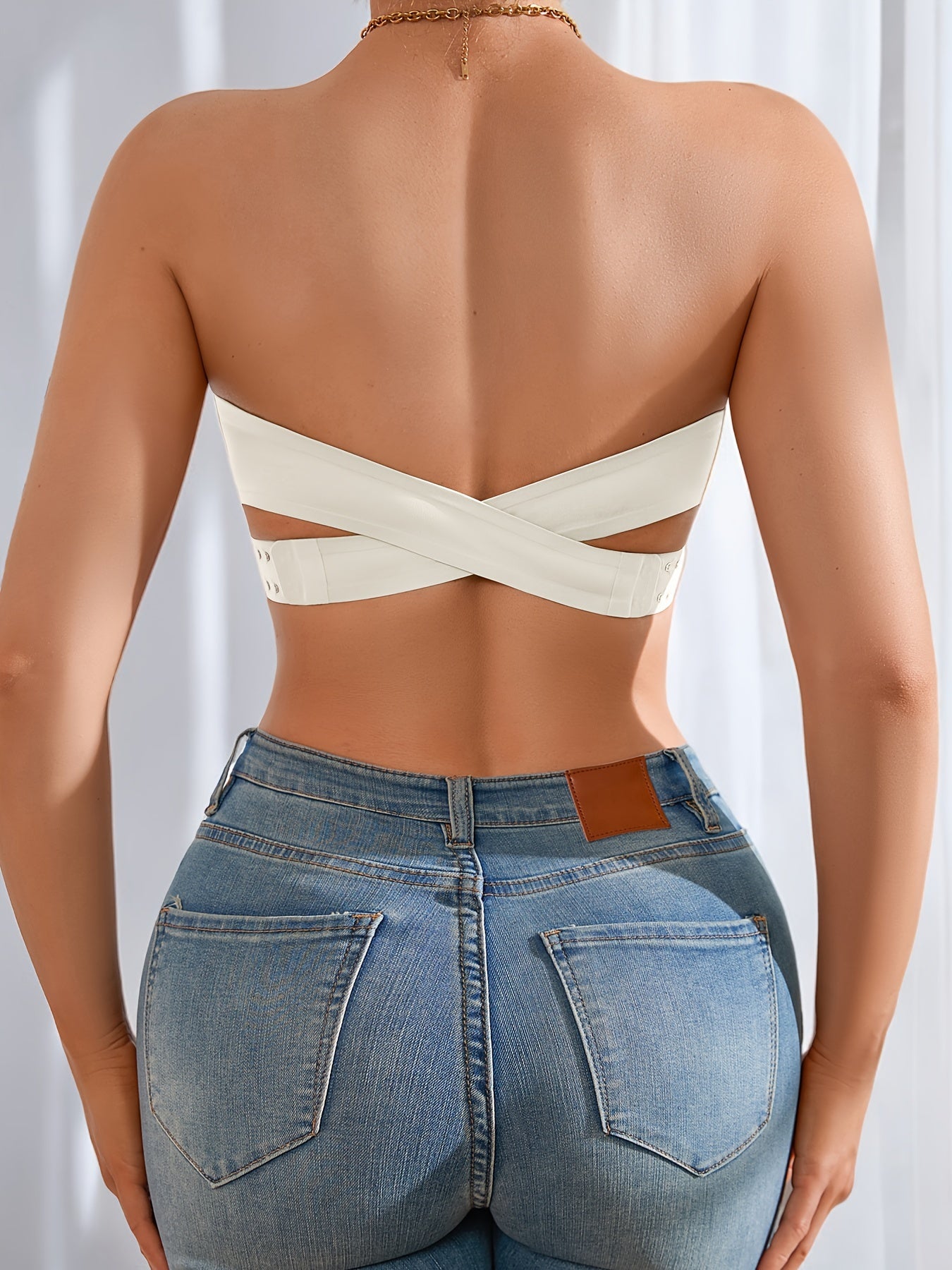 Sujetador bandeau push-up sexy y cómodo para mujer: sin aros, sin tirantes y con copas acolchadas suaves.