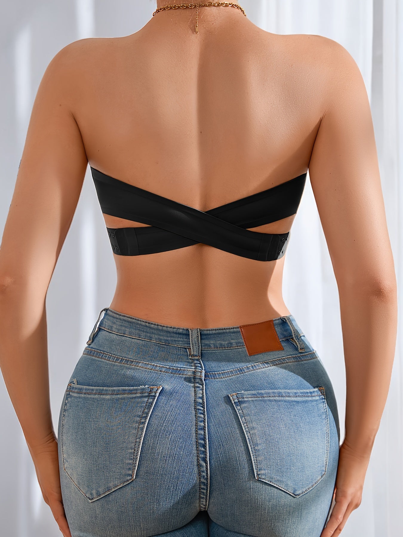 Sujetador bandeau push-up sexy y cómodo para mujer: sin aros, sin tirantes y con copas acolchadas suaves.