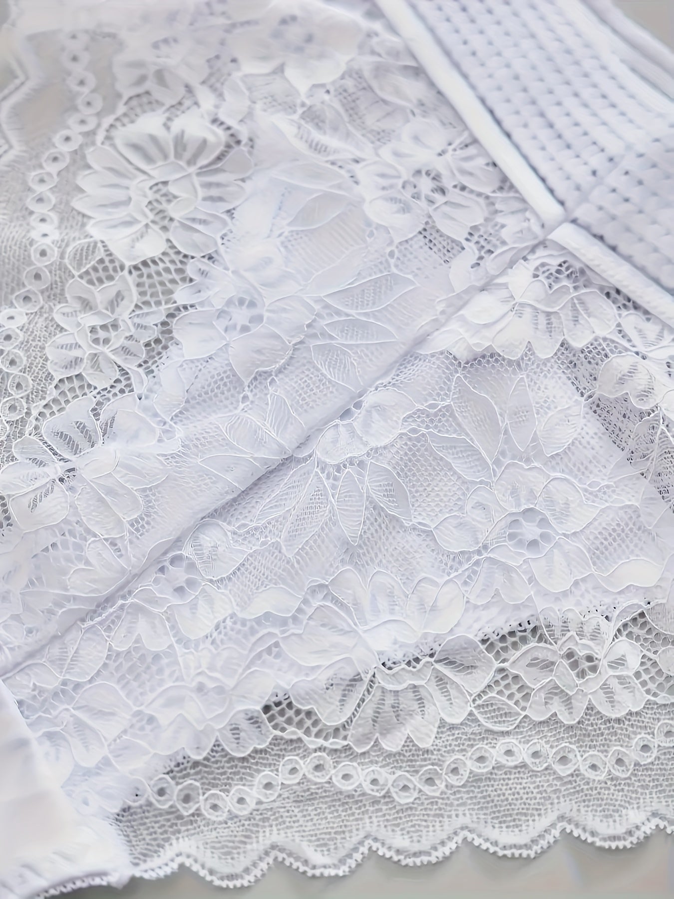 4-Pack Women's Floral Lace Briefs: Breathable & Lightweight, All-Season Comfort