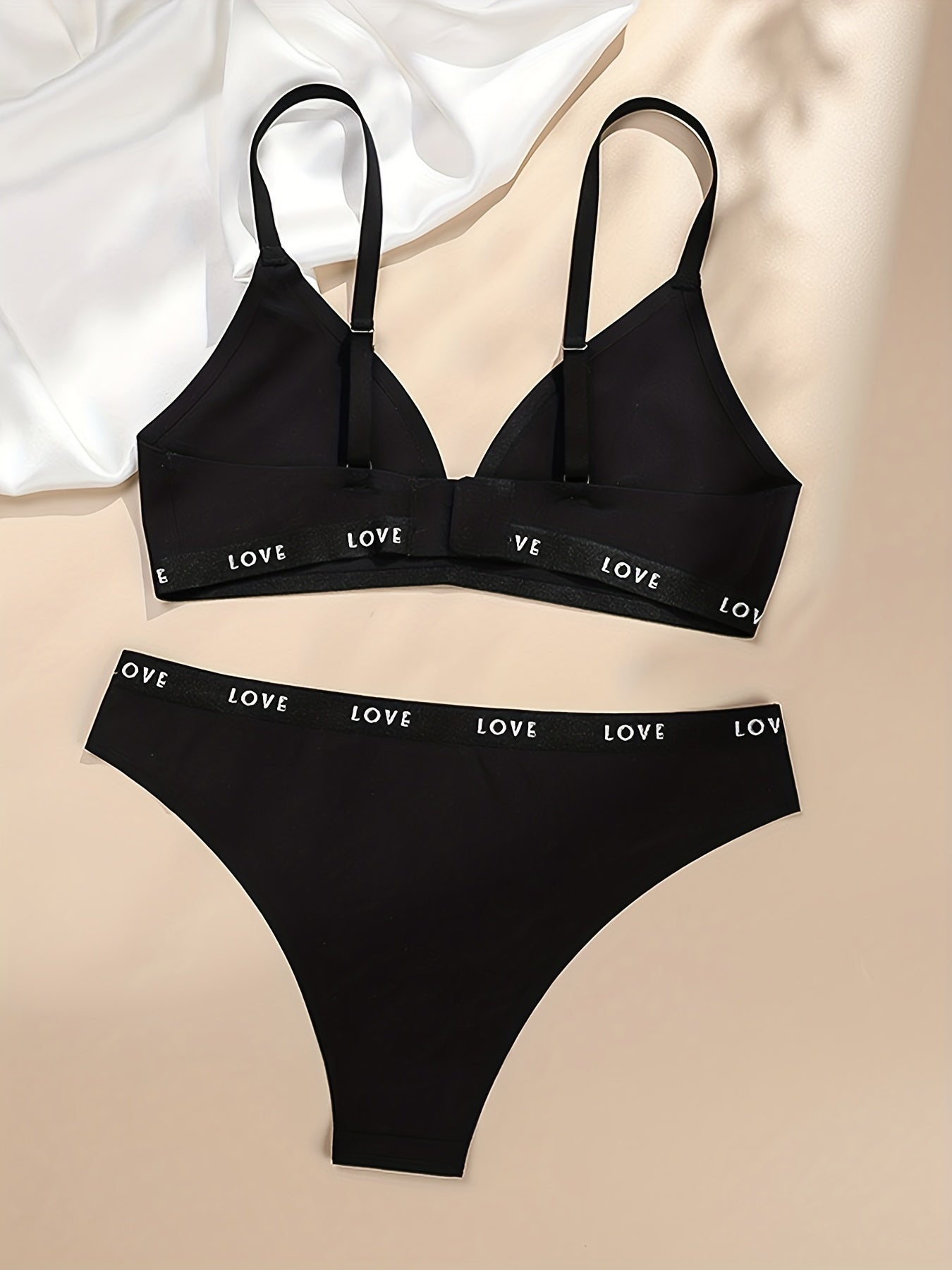 Letter Print Triangle Cups Plunge Bra & Seamless Panties Women's Lingerie Set