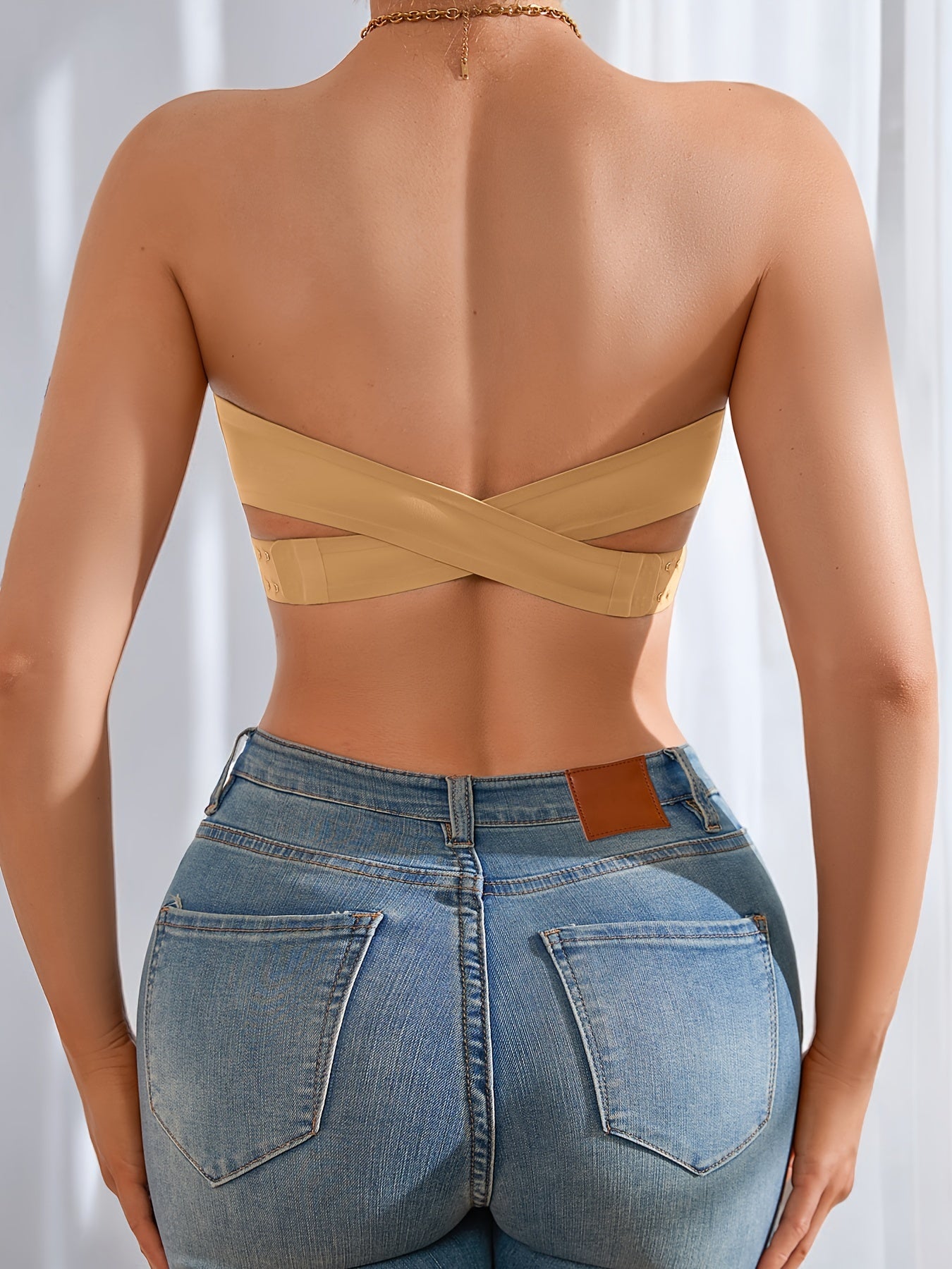 Sujetador bandeau push-up sexy y cómodo para mujer: sin aros, sin tirantes y con copas acolchadas suaves.