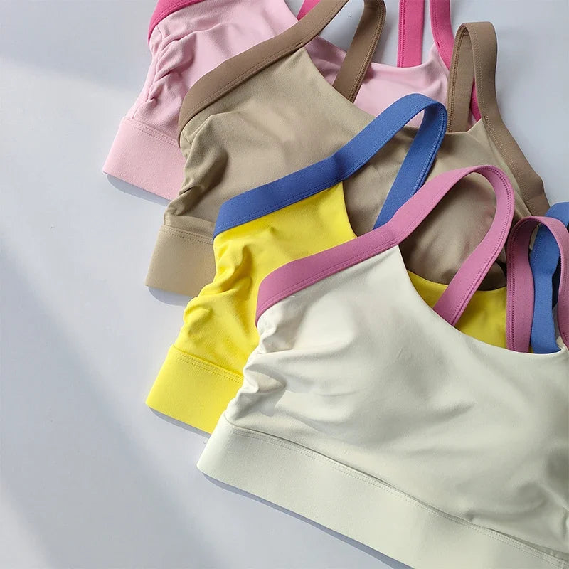 Conjunto de yoga de 2 piezas con espalda cruzada y bloqueo de color de alta intensidad, ropa interior deportiva, leggings de fitness con cintura alta y realce de cadera.