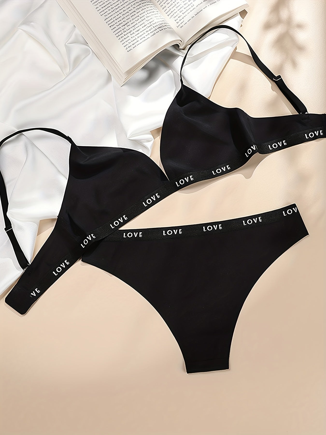 Letter Print Triangle Cups Plunge Bra & Seamless Panties Women's Lingerie Set