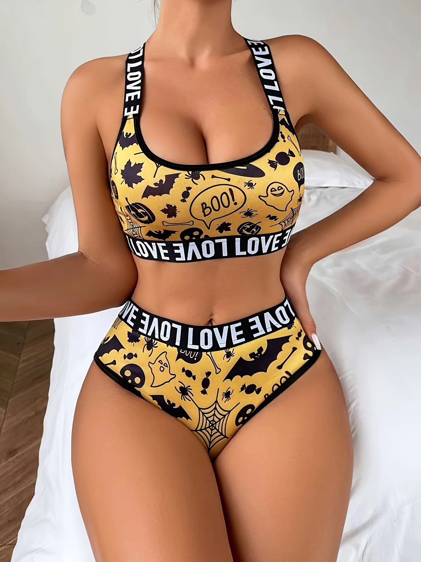 Conjunto de sujetador y braguita deportiva con estampado de calavera de Halloween para mujer: mezcla de poliéster transpirable, diseño cruzado en la espalda.
