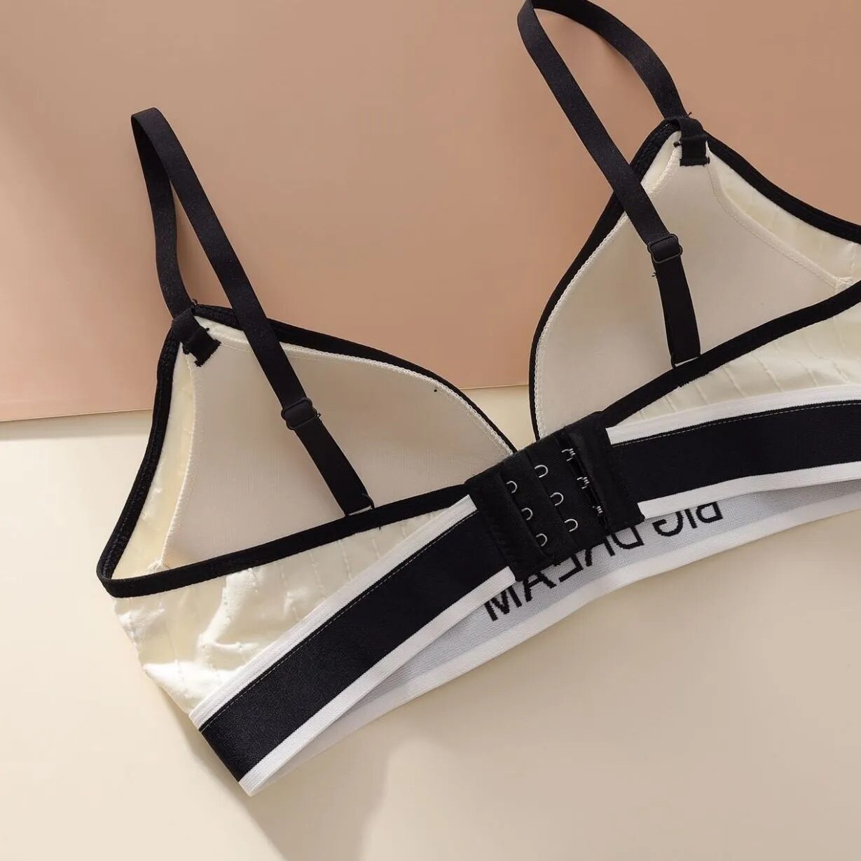 Feminine French Triangular Cup Push-Up Sports Bra for Large Breasts, Slimming & Fashionable, No Steel Ring
