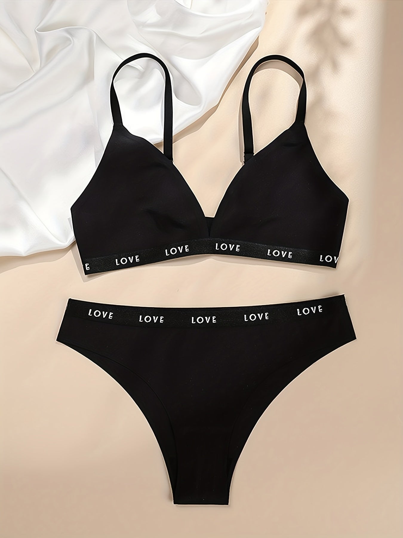 Letter Print Triangle Cups Plunge Bra & Seamless Panties Women's Lingerie Set