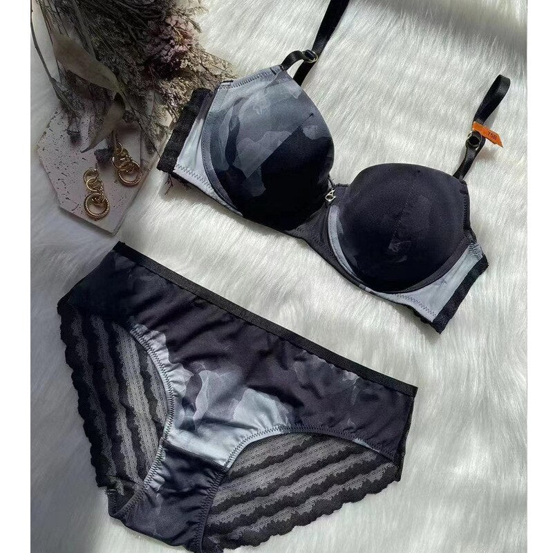 New Glossy Cup Painted Printing Push Up Bra and Panties Set - Lace Details Lingerie