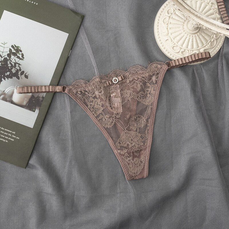 European and American Lace T Pants with Hollow out Sexy Women's Transparent Low Rise Thong Panties for Young Girls Underwear