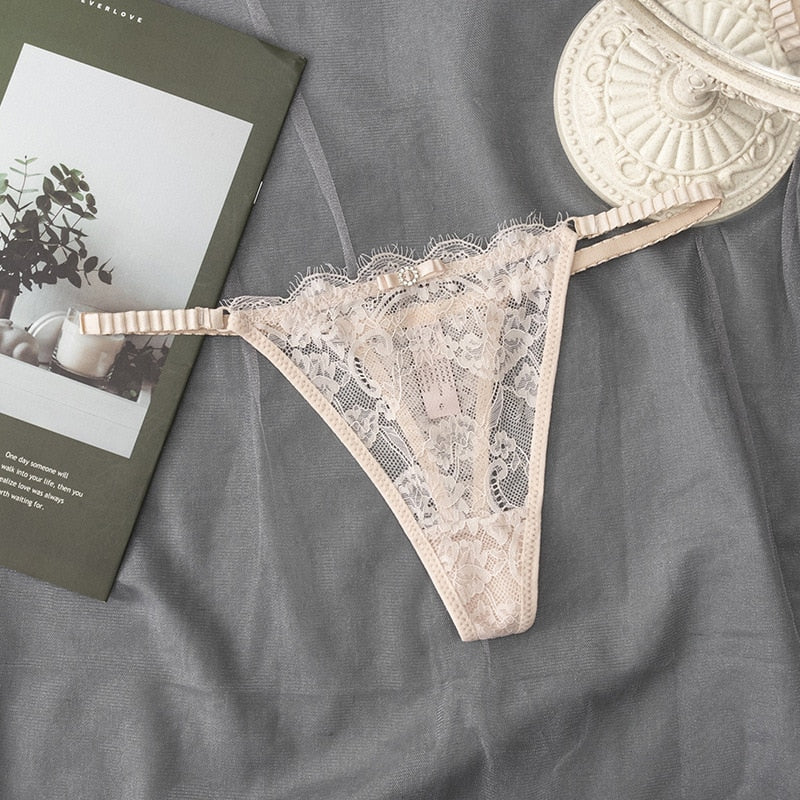 European and American Lace T Pants with Hollow out Sexy Women's Transparent Low Rise Thong Panties for Young Girls Underwear