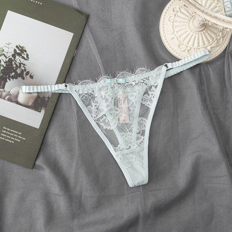 European and American Lace T Pants with Hollow out Sexy Women's Transparent Low Rise Thong Panties for Young Girls Underwear