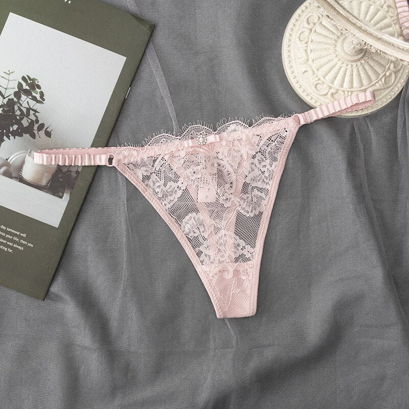 European and American Lace T Pants with Hollow out Sexy Women's Transparent Low Rise Thong Panties for Young Girls Underwear